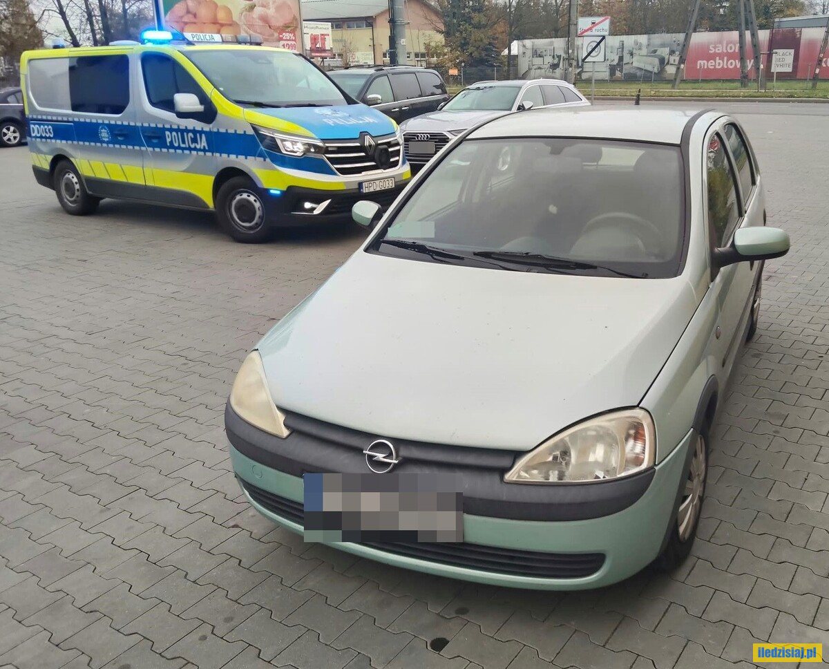 Pijany przyjechał do sklepu i… zasnął w samochodzie